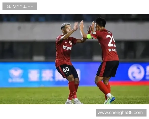 中超冠军荣耀之路:聚焦顶级球队争夺与精彩赛事回顾 中超冠军荣耀之路:聚焦顶级球队争夺与精彩赛事回顾